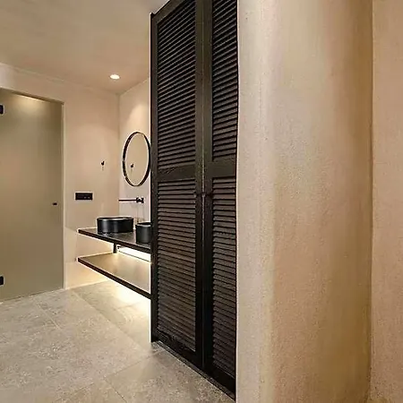 Emery Boutique Naxos City