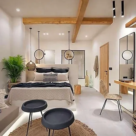 Emery Boutique 3*
